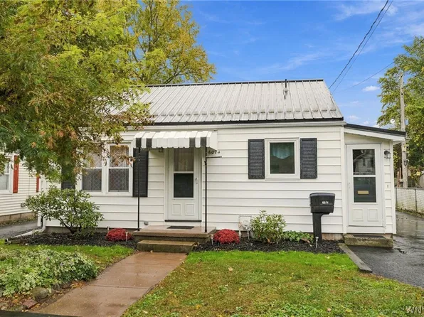 6074 Exchange St, Newfane, NY 14108