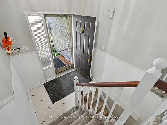 3rd image of 6 Donald Cres