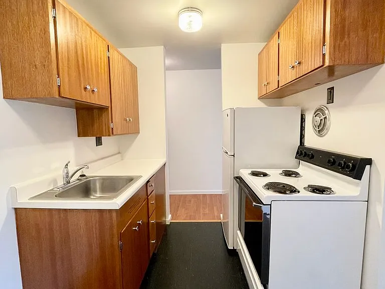 Escolier Apartments — Photo 25