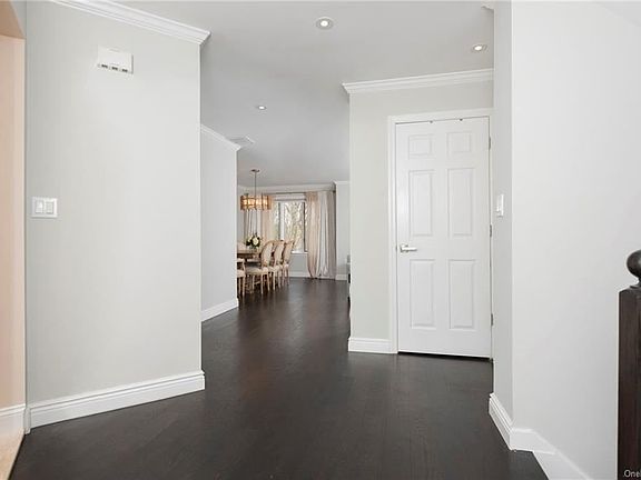3rd image of 100 Chateau Ln APT 43