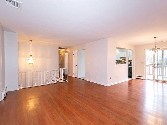 5th image of 2441 6th Ave