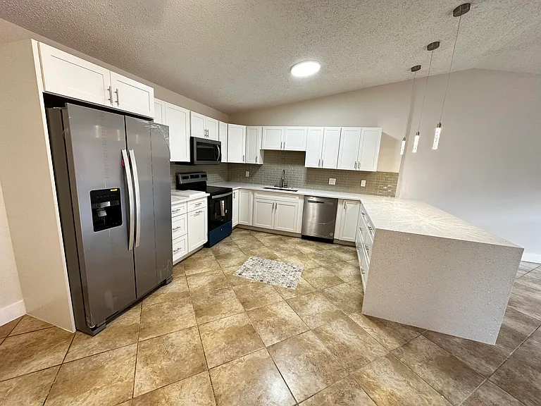4326 Woodstock Dr #C — Photo 2
