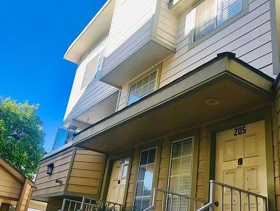 4th image of 11150 Glenoaks Blvd Unit 205