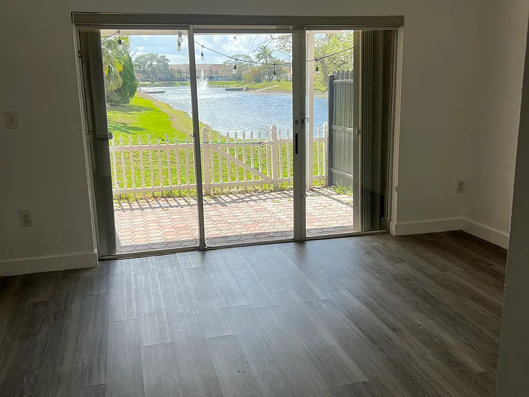 15330 SW 36th Ter — Photo 6