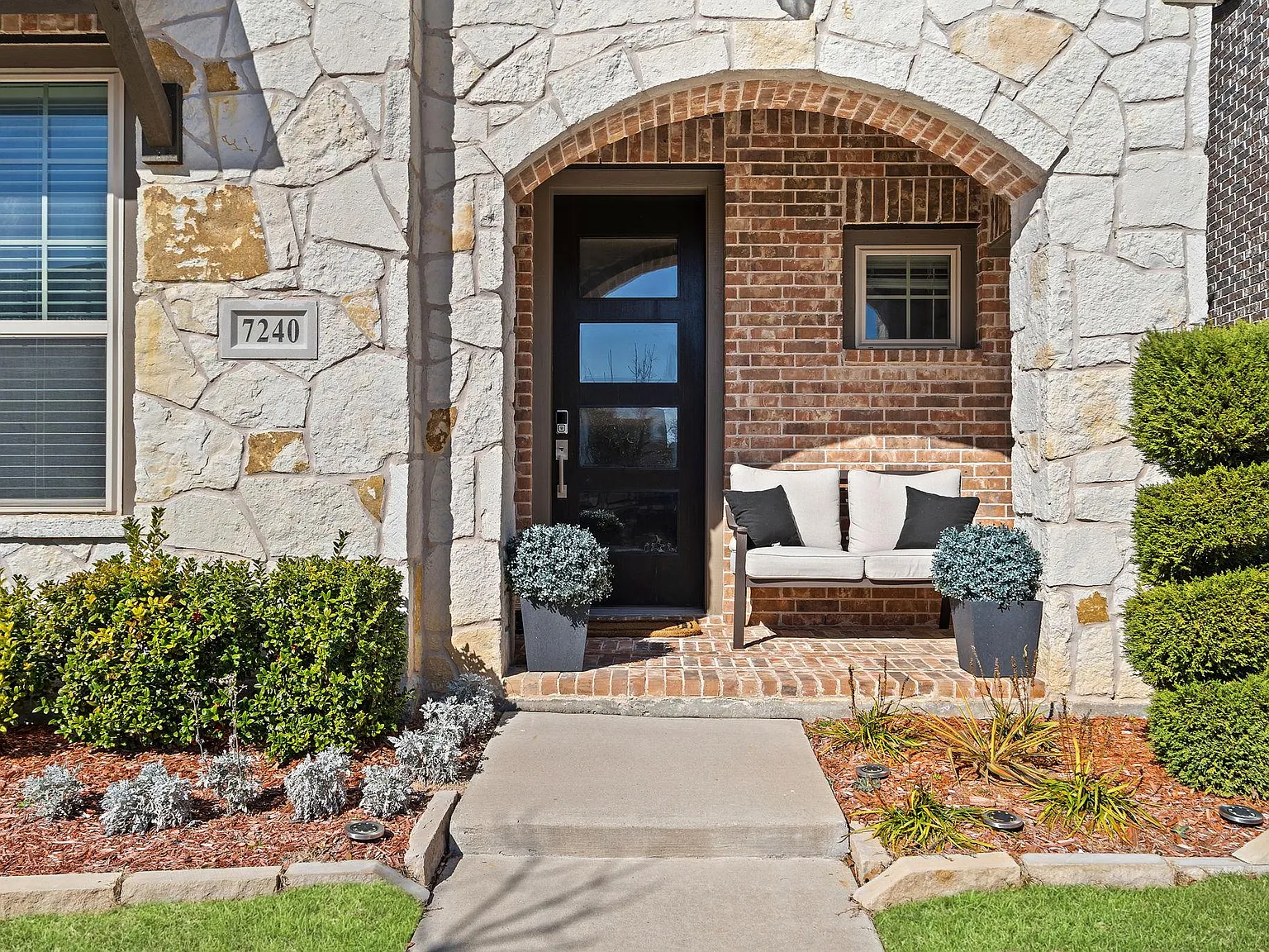 4 bed, 2690 sqft, $3,500 — Photo 2