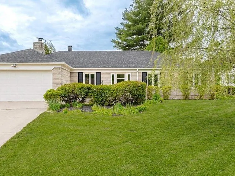 1416 E Clairmont Pl — Photo 1
