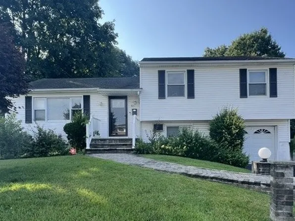 321 Southwood Cir, Syosset, NY 11791