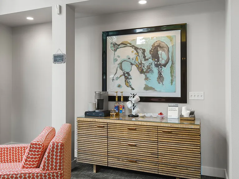Parkridge Apartments — Photo 14