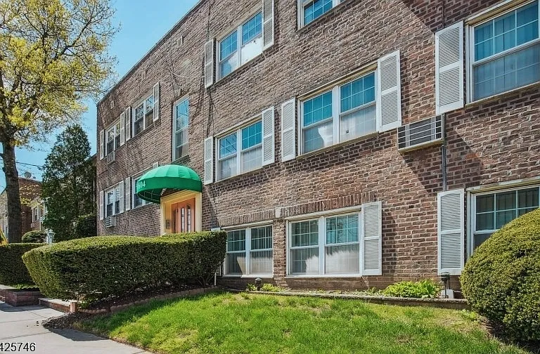 604G Chestnut St — Photo 1