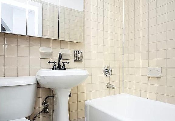 4th image of 884 Bedford Ave #3R