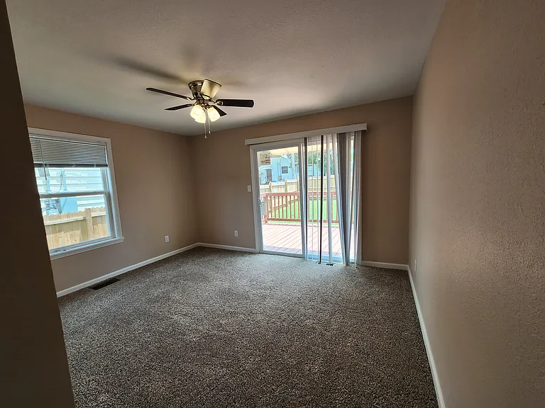 4114 Macarthur Dr — Photo 10