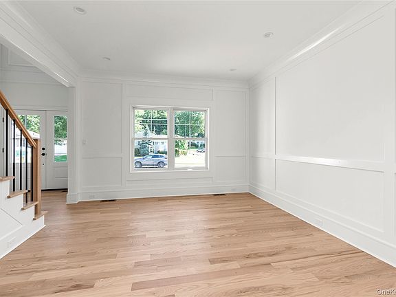 3rd image of 23 Garden Circle