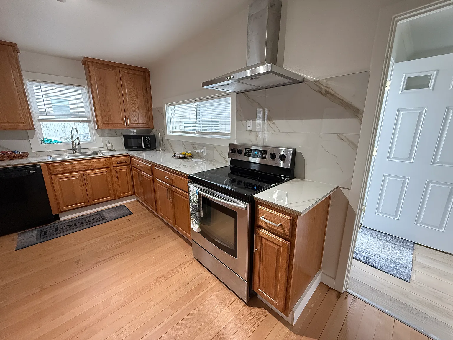 2 bed, 984 sqft, $2,400 — Photo 3
