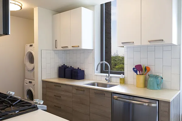 Rented by Lisa Management | media 45