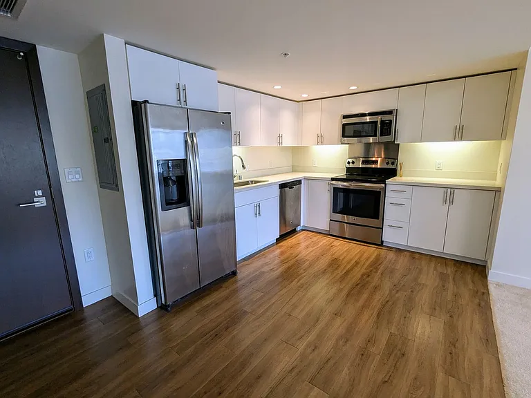 888 Kapiolani Blvd #811 — Photo 2