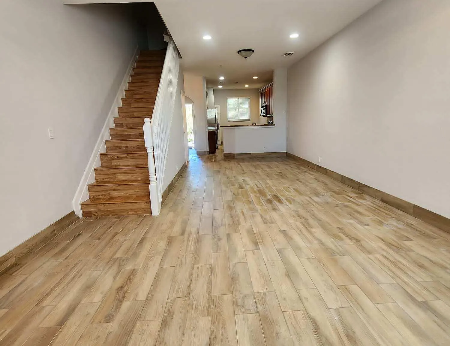 2 bed, 2.5 bath, 1250 sqft, $2,300 — Photo 2