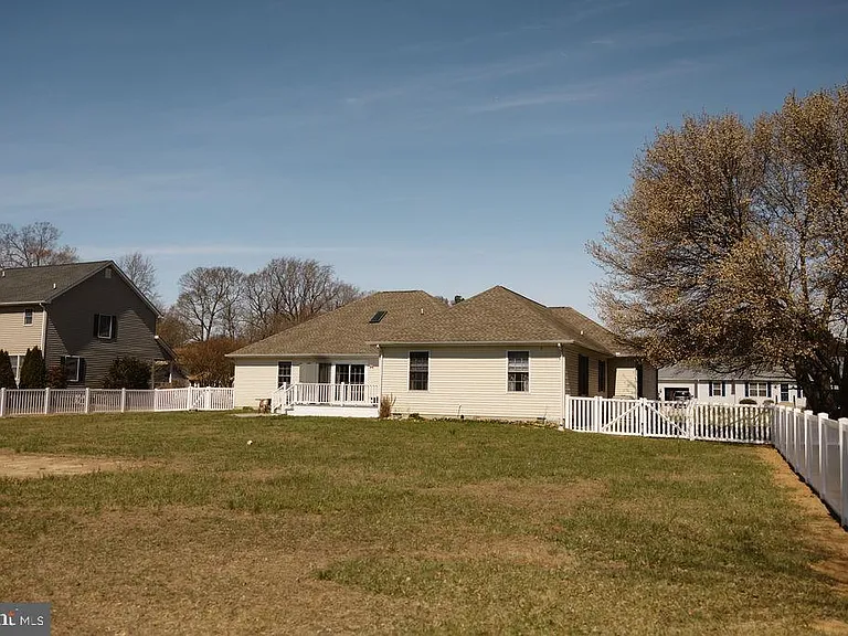 42 Deerfield Ln — Photo 20
