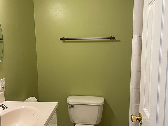 3rd image of 562 Storie Ave