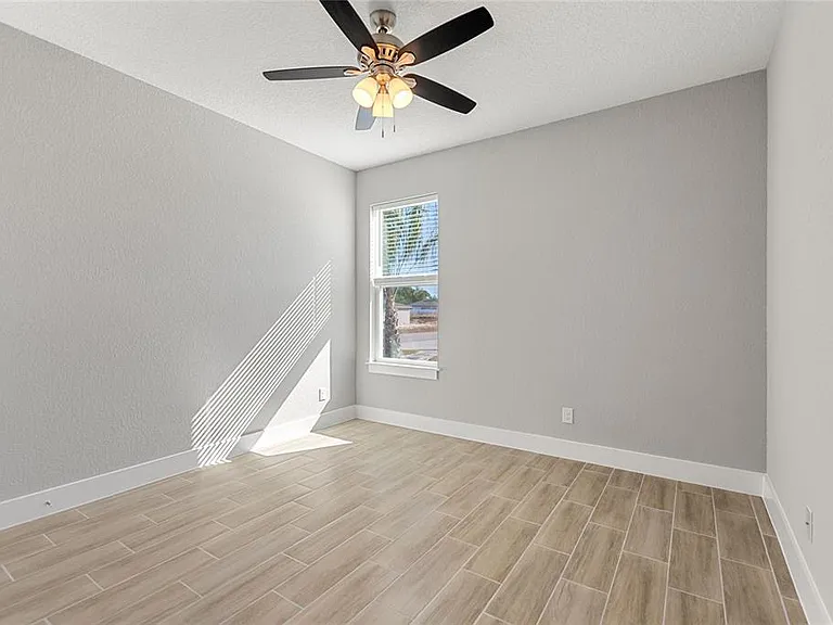 802 James Dr — Photo 17