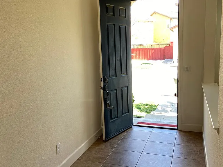 907 Blossom Rock Ln — Photo 2