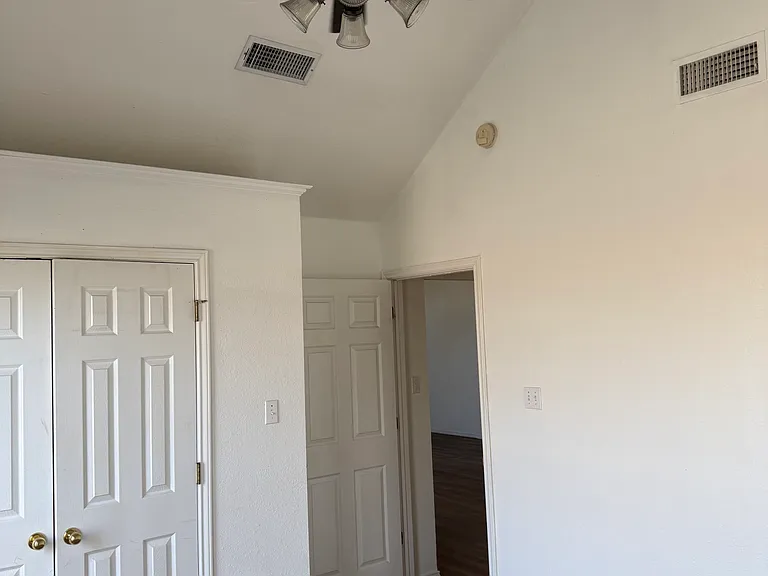 4037 Champions Dr — Photo 11