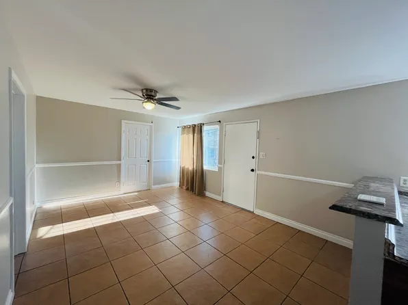 215 E Connecticut Ave #215, Vista, CA 92084