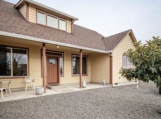 6816 Lakeview Dr, Central Point, OR 97502