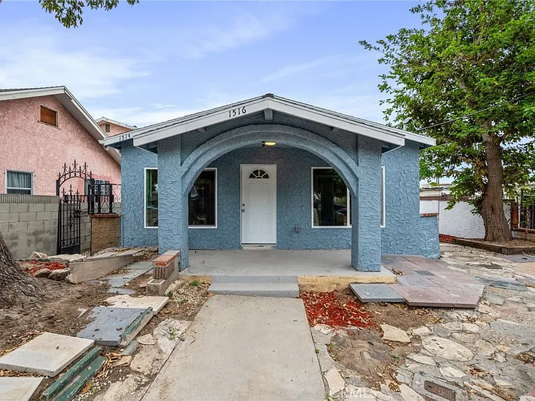 1516 E Young St — Photo 1