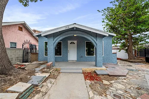 1516 E Young St Photo 1