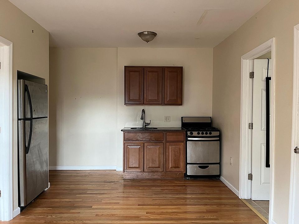 1st image of 302-304 Quail St #4