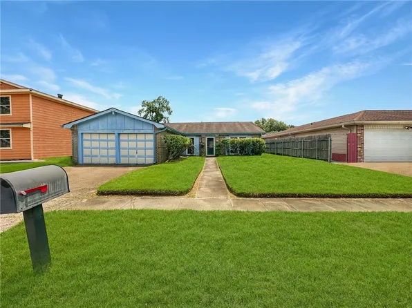 3853 Chriswood Ln, Harvey, LA 70058