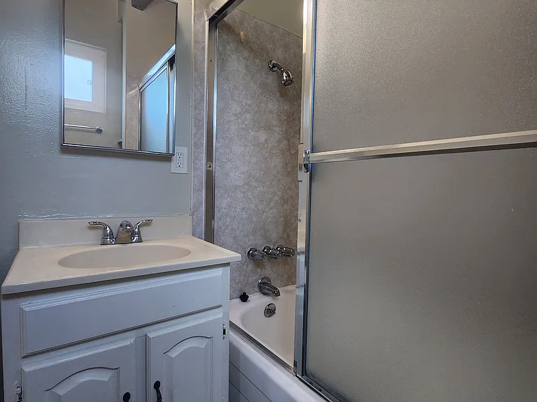 15043 Victory Blvd #11 — Photo 22