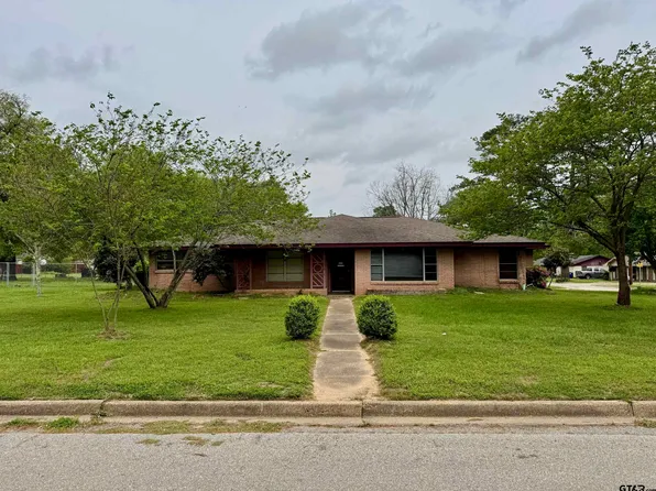 1207 E Redbud Ave, Crockett, TX 75835