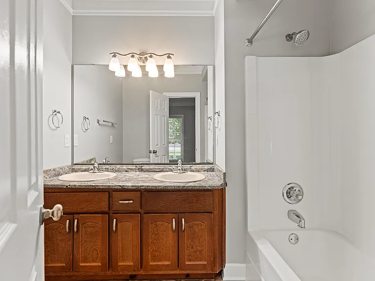 105 Dorchester Ln — Photo 6