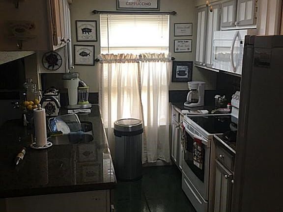 Granite countertops in kitchen