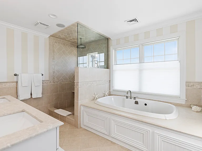 708 Dune Rd — Photo 10