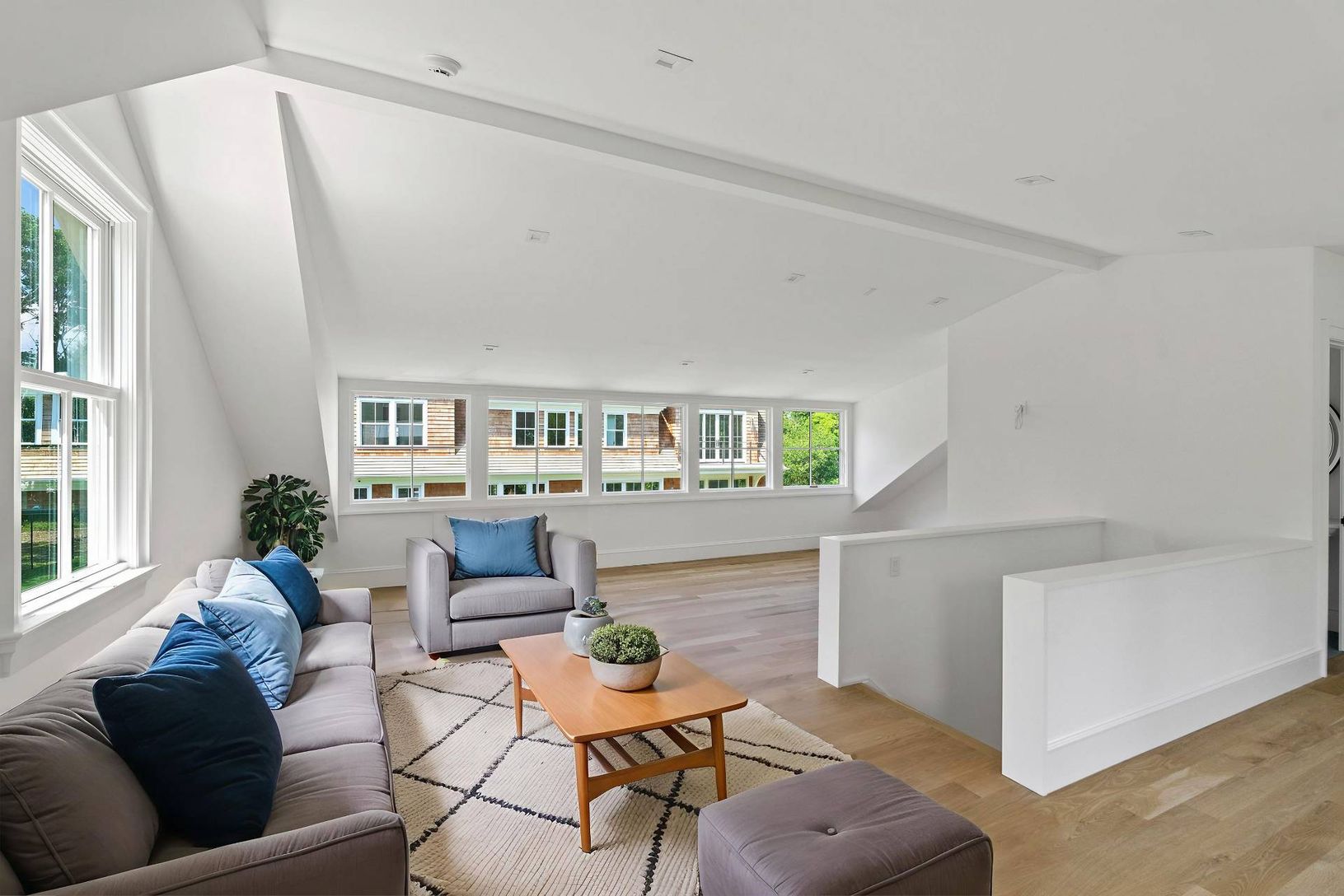 2nd floor Overflow Guest house Lounge with Full Second Floor Bath 