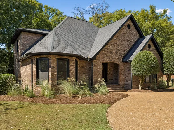 224 Pebble Glen Dr, Franklin, TN 37064