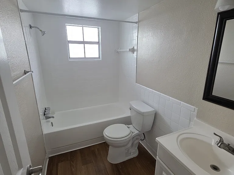 Greenbriar Apartments — Photo 13