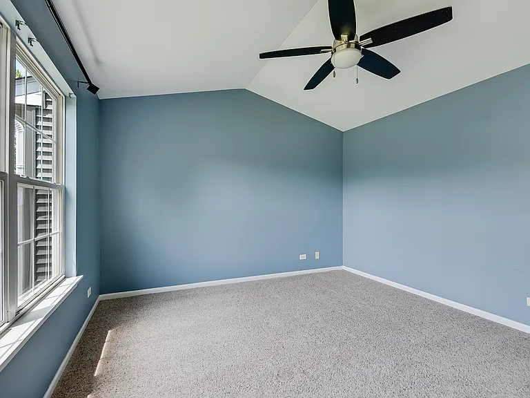 913 Genesee Dr — Photo 15