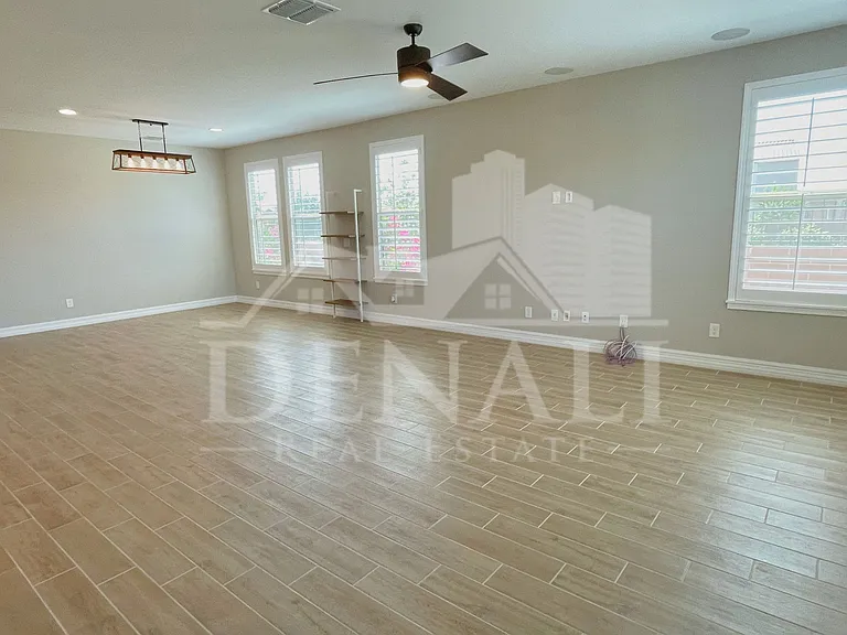13648 N 144th Dr — Photo 7