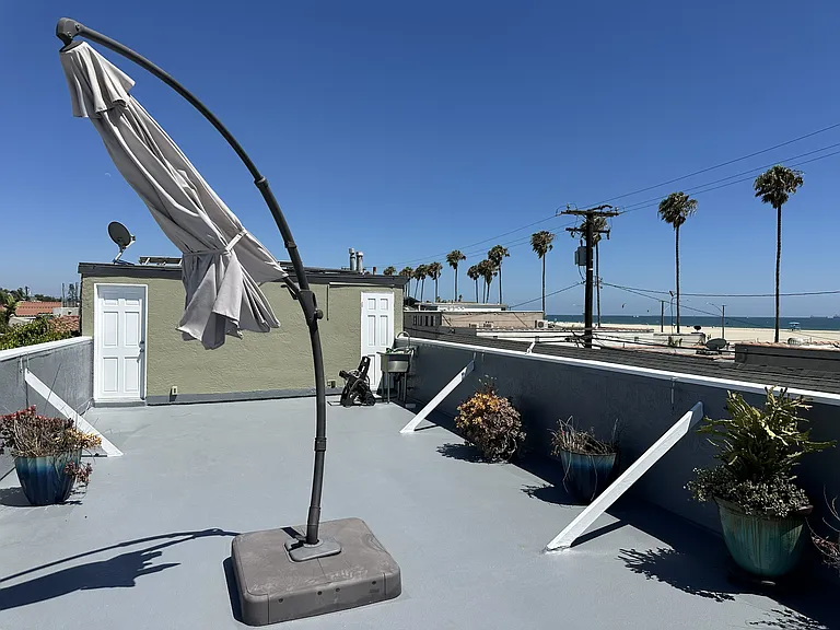 650 SF rooftop deck