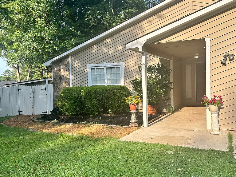 550 Creekwood Xing — Photo 46