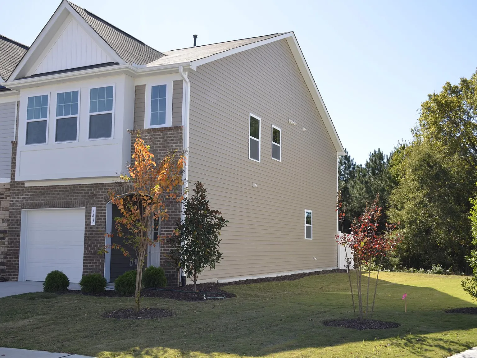 3 bed, 2.5 bath, 1600 sqft, $1,760 — Photo 2