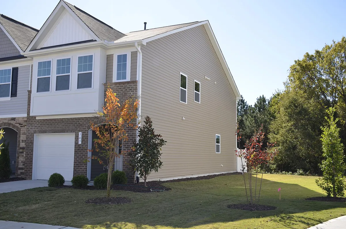 Building Photo - 743 Ridge Cliff Ln