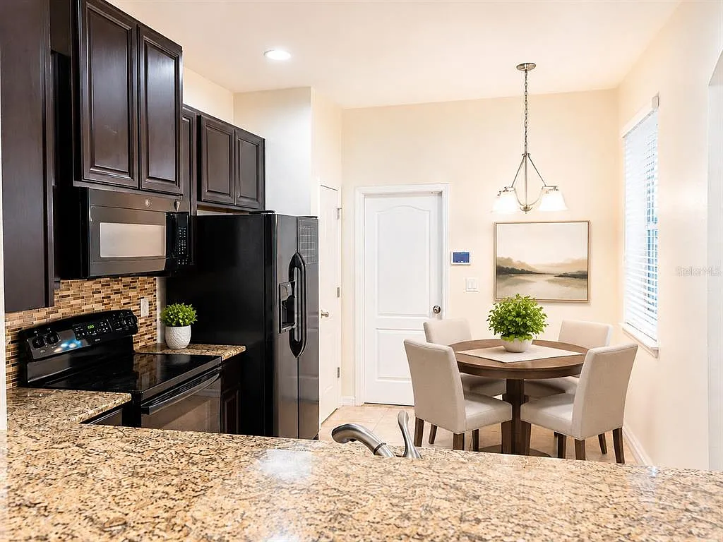 3 bed, 2.5 bath, 1536 sqft, $2,095 — Photo 4