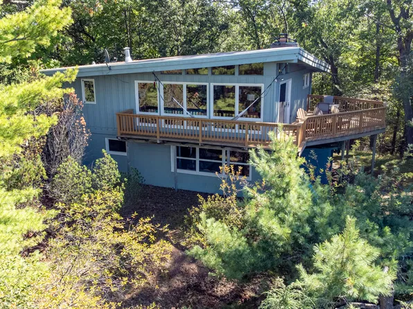 6087 N Ridge Rd, Pentwater, MI 49449