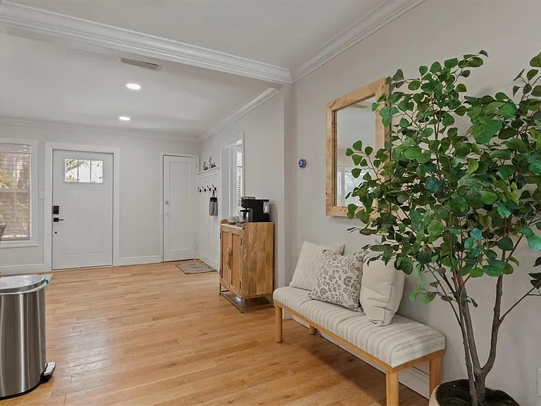 326 S Lime Ave — Photo 13