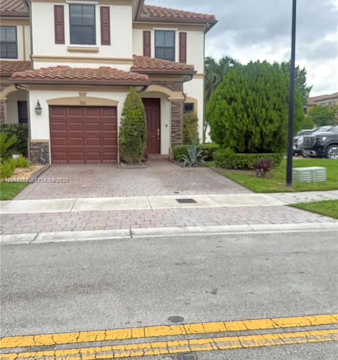 3301 W 89th Ter