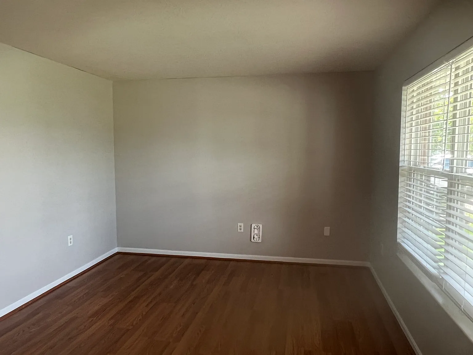 3 bed, 1176 sqft, $1,995 — Photo 2